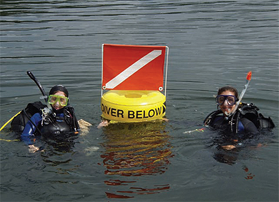 WPC Aquatic Ecologists Mary Walsh and Beth Meyer prepare for a
timed search for mussels using scuba gear.