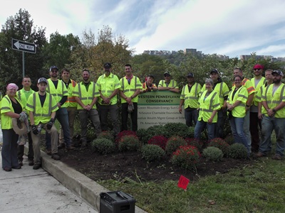 WPC-PA-American- volunteeri-Point-Garden-400x300