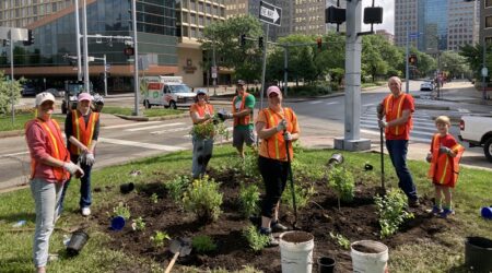 Volunteers at SWPC garden Liberty & Commonwealth 800x450