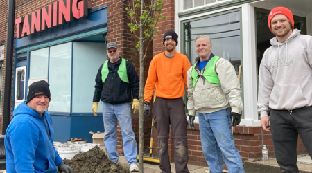 Springdale planting with volunteers